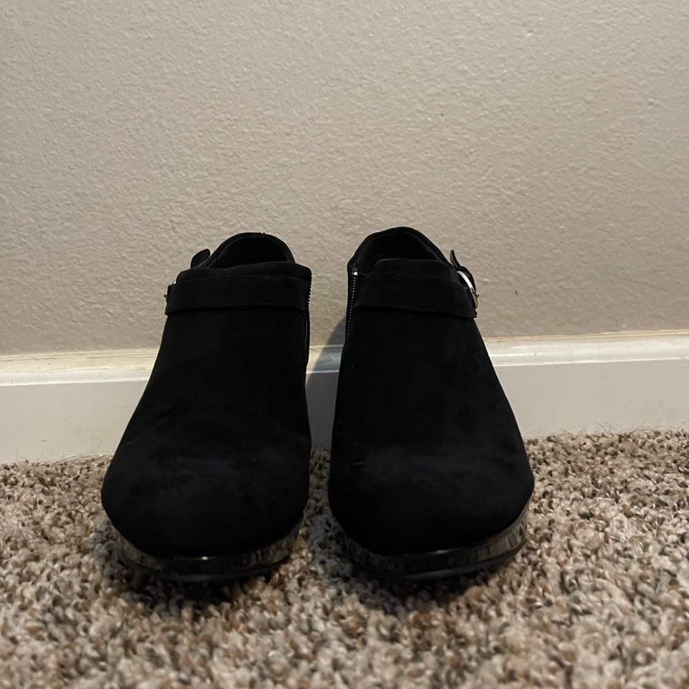 Bandolino, black bootie, size 8.5